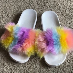 Girls multi color fur slides size 2/3